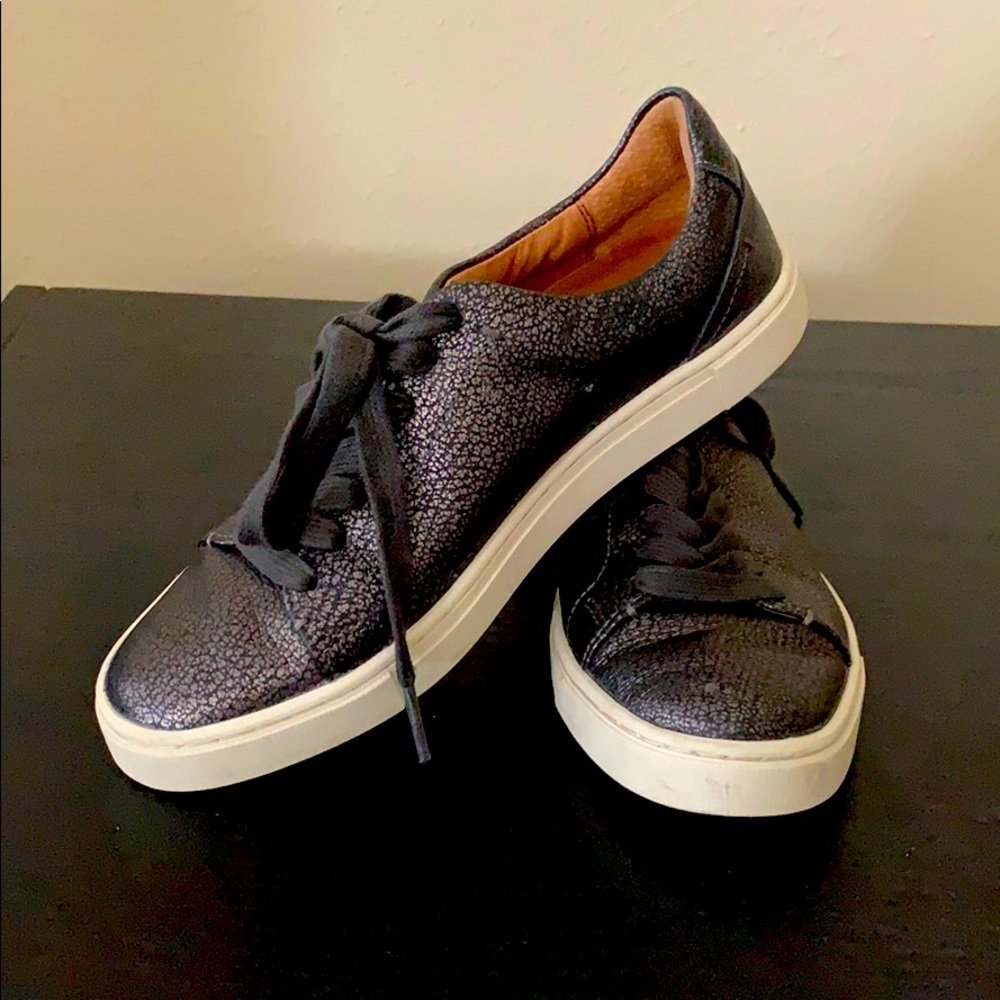 Frye shoes-size 5.5-nearly new condition-metallic